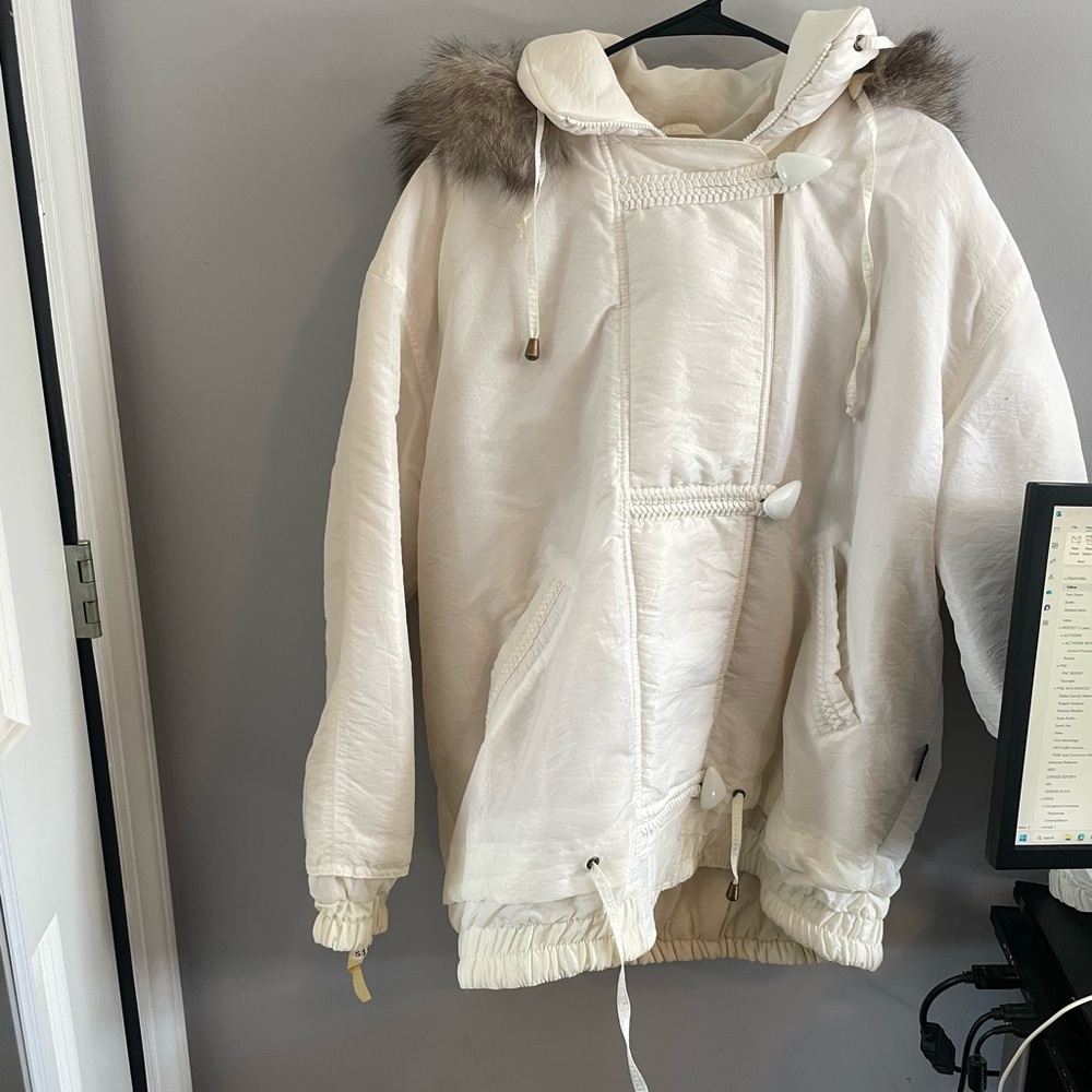 Vintage Women's Cream Hooded Jacket with Fur Trim